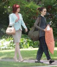 Lily-Collins-on-set-of-To-The-Bone--02-1